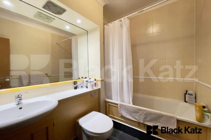 Generous dual aspect apartment with private parking 10 The Grange, Bermondsey 